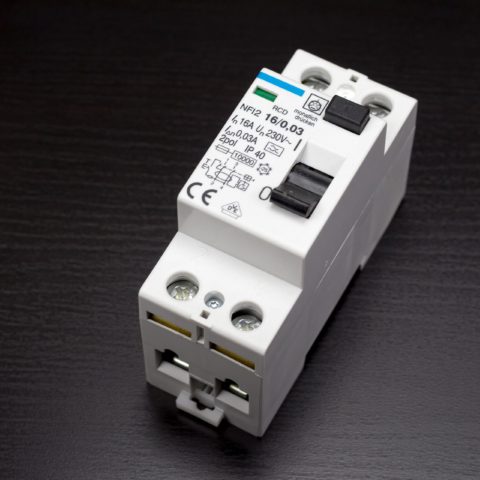 PIÈCES ÉLECTRIQUES